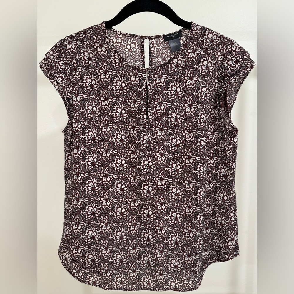 Ann Taylor Petites Burgundy Fall Floral Patterned Short Sleeve Keyhole Blouse